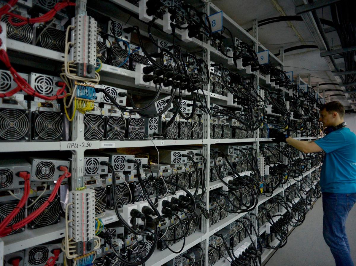 Bitcoin Miners Explore Cost-Saving Tactics Amidst Halving Event