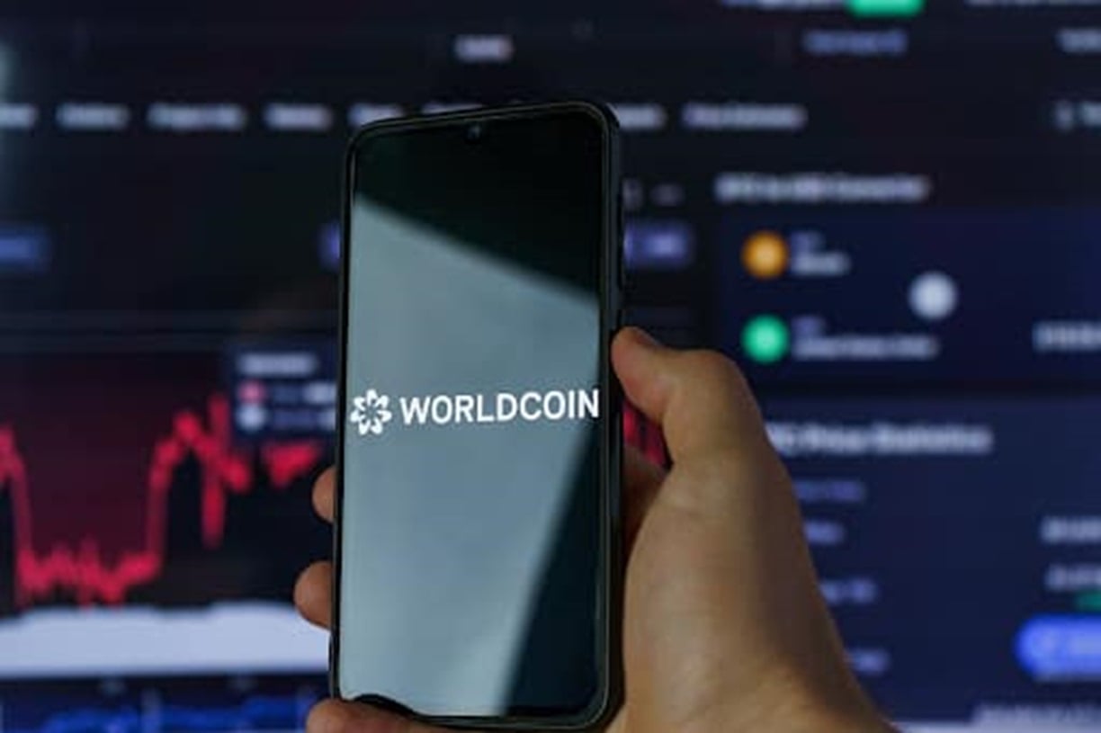 Ethereum Co-Founder Backs Worldcoin Despite Privacy and Regulatory Challenges