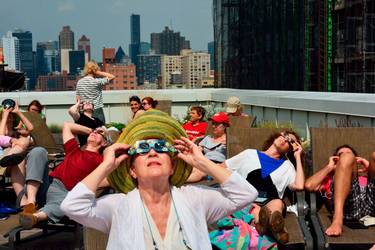 Le nord de l'État de New York attend avec impatience le spectacle d'une éclipse solaire au milieu des prévisions météorologiques