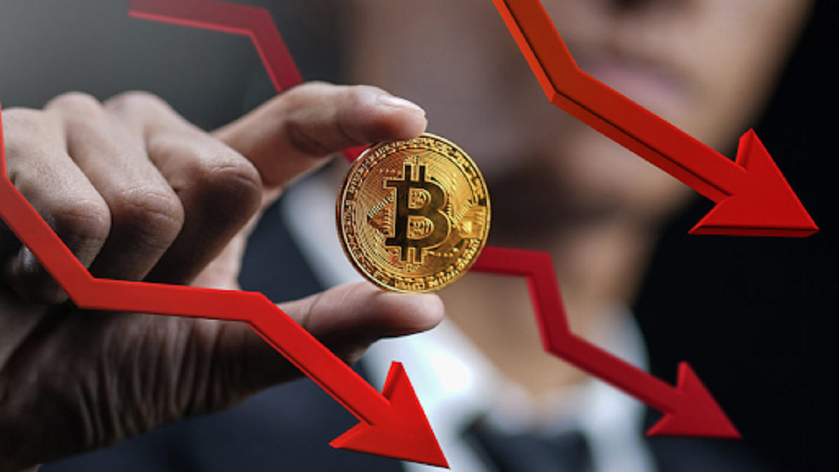 Bitcoin Dip: Buy-in or Bust? Experts Weigh In