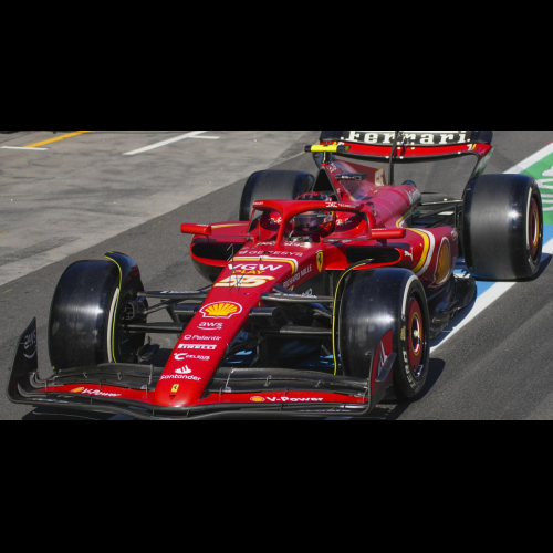 Carlos Sainz remporte le Grand Prix de F1 d'Australie après l'abandon anticipé de Verstappen en raison d'un incendie moteur