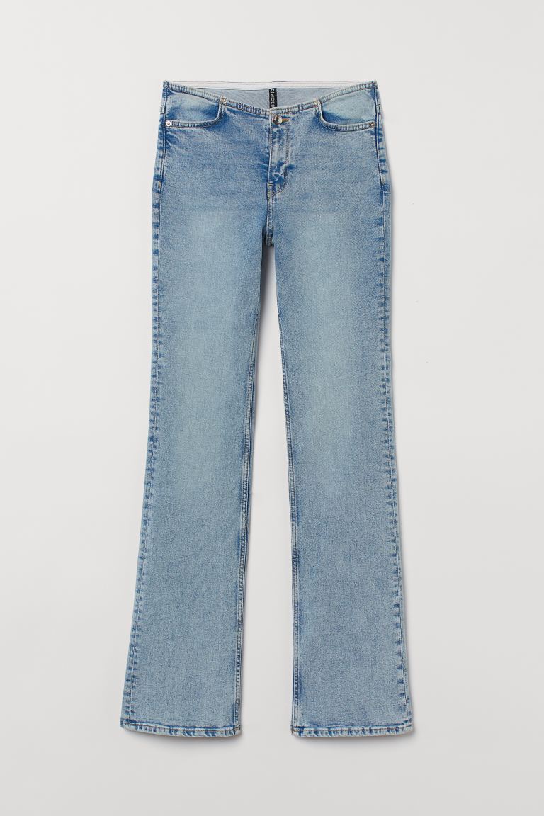 Flared Jeans Make Grand Comeback: Timeless Style Meets Modernity