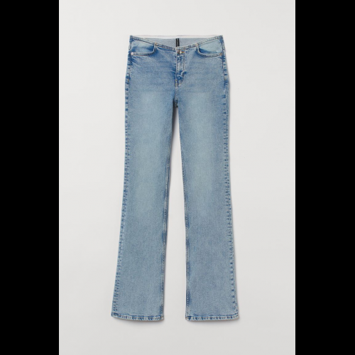 Flared Jeans Make Grand Comeback: Timeless Style Meets Modernity