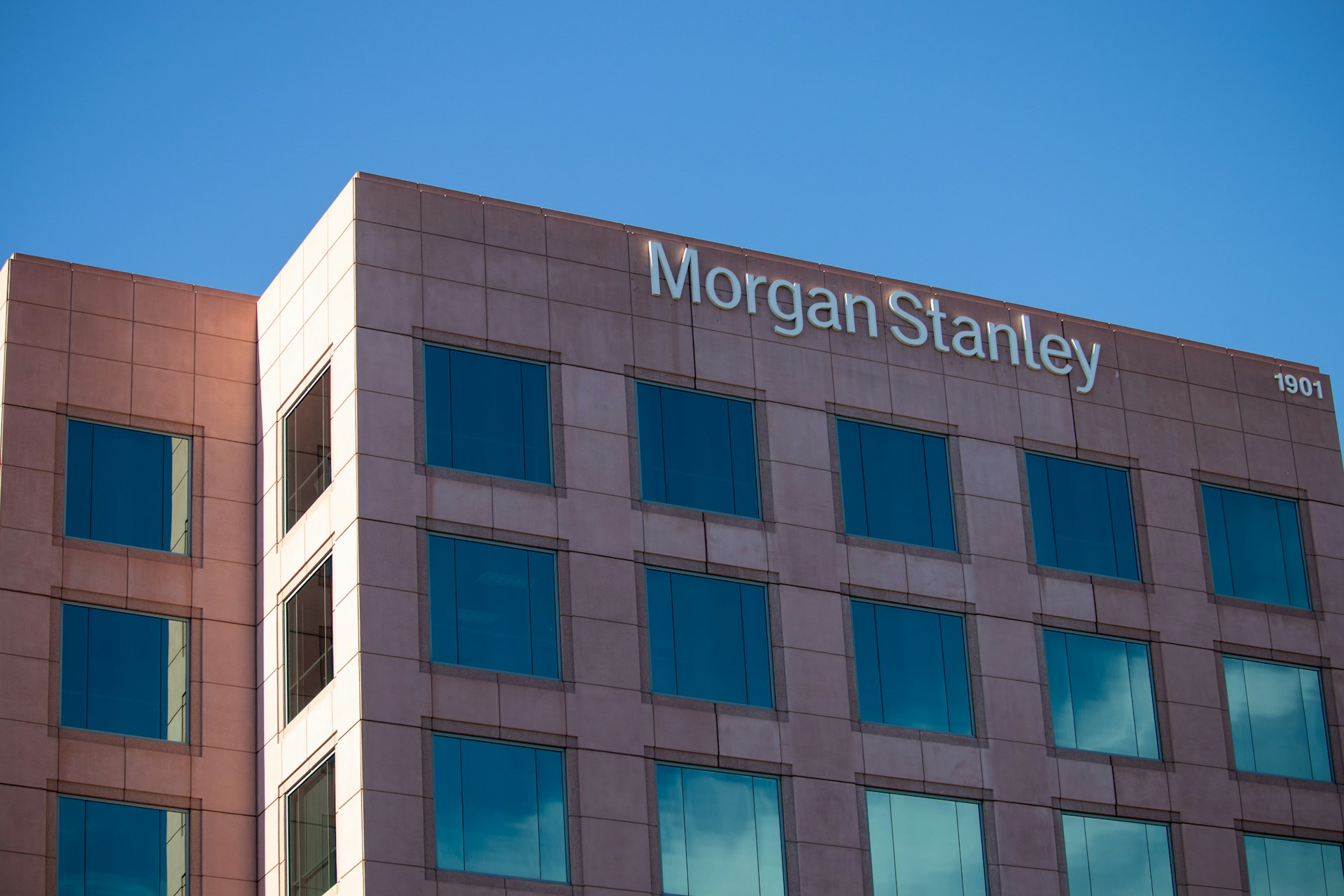 Morgan Stanley et UBS Sprint vont lancer un ETF spot Bitcoin dans un contexte de montée en puissance institutionnelle