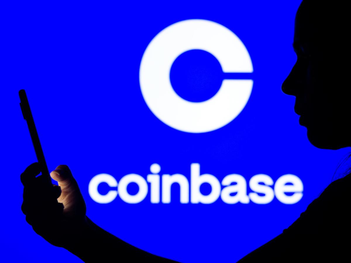 Coinbase、Apple NFTの著作権侵害を拒否し、モバイルウォレット取引を一時停止