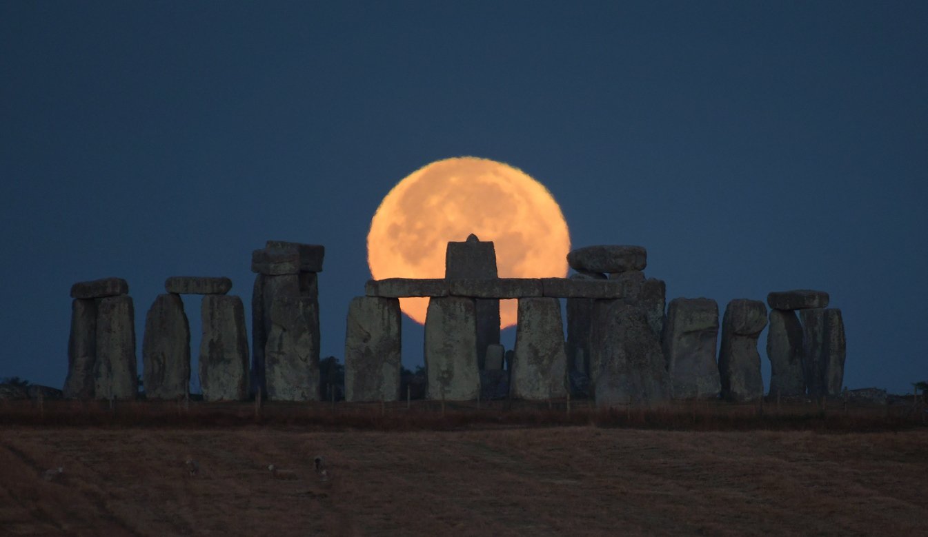 Lunar Influence on Stonehenge Builders Unveiled by Archaeologists