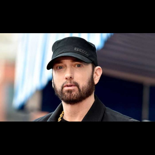 Eminem commémore son 16e anniversaire de sobriété avec une puce commémorative à la pointe de la technologie