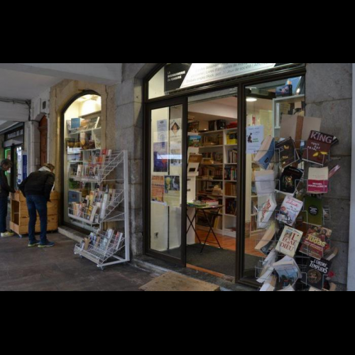 物議を醸している古本税がフランスで怒りを引き起こす