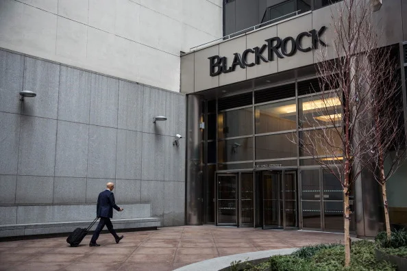 Hedera symbolise les fonds BlackRock, déclenchant la frénésie du marché et les spéculations sur les partenariats