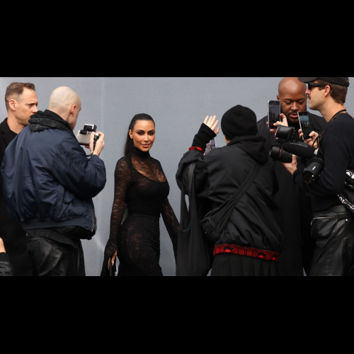 金·卡戴珊 (Kim Kardashian) 通过新剧《Calabasas》扩大 Netflix 合作伙伴关系