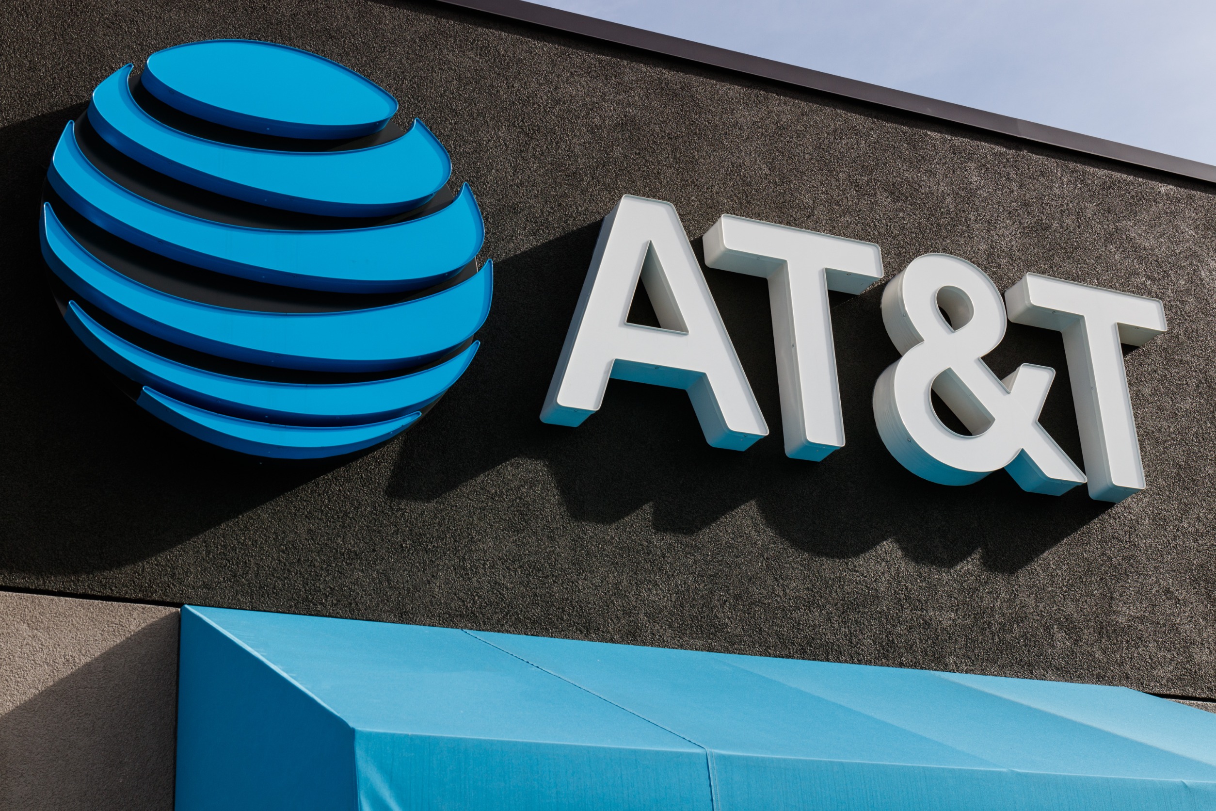 AT&T Q1 Earnings Surge on 5G, Fiber Expansion