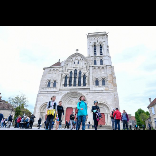 Embarquez pour une odyssée verdoyante : randonnée des pèlerins jusqu'aux salles sacrées de Vézelay