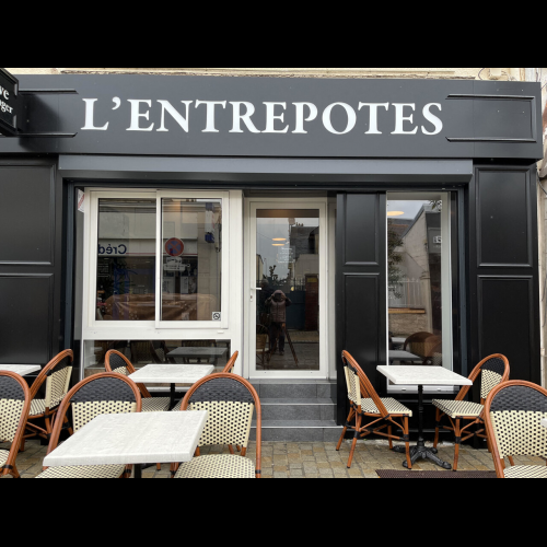 New Wine Haven Opens on Ouistreham's Avenue de la Mer: L'Entrepotes