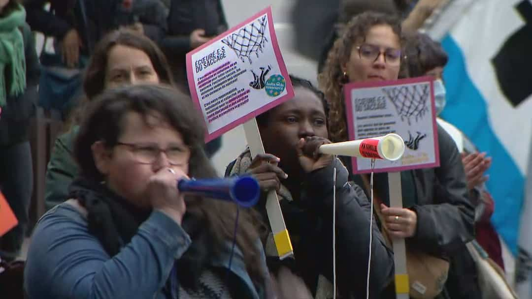 Montrealers Demand Expanded Social Safety Net at Legault's Office