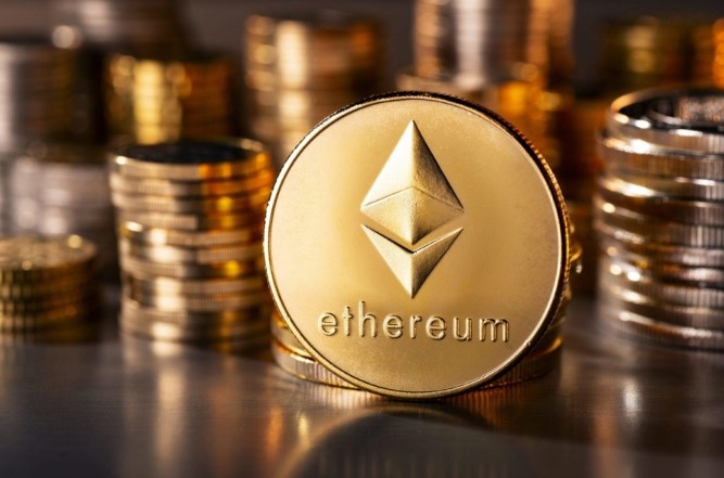 Ethereum grimpe à 3 700 $ alors que 90 % des détenteurs à long terme profitent de l'approbation potentielle de l'ETF au comptant