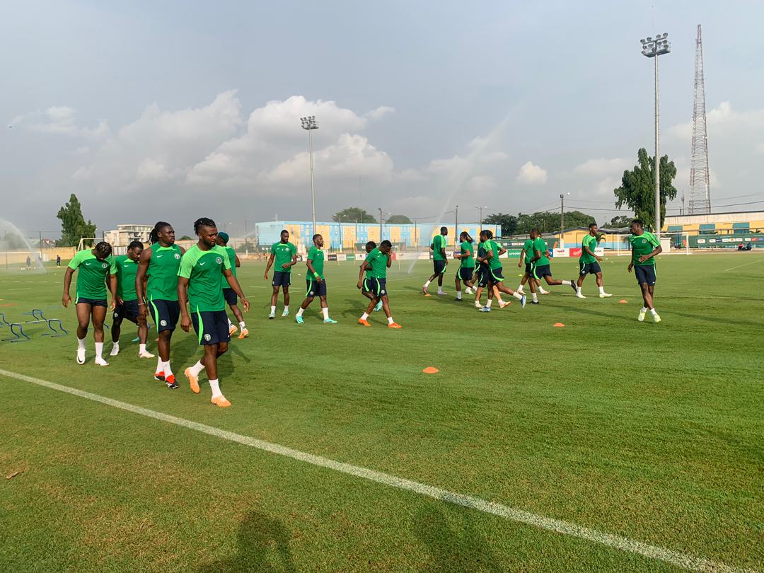 Landesweiter Arbeiterstreik lässt Spieler der Super Eagles in Lagos vor entscheidenden WM-Qualifikationsspielen außer Gefecht