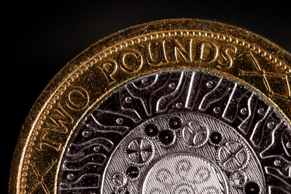 罕见的基奇纳勋爵 2 英镑硬币，缺少“两英镑”字样，售价超过 500 英镑