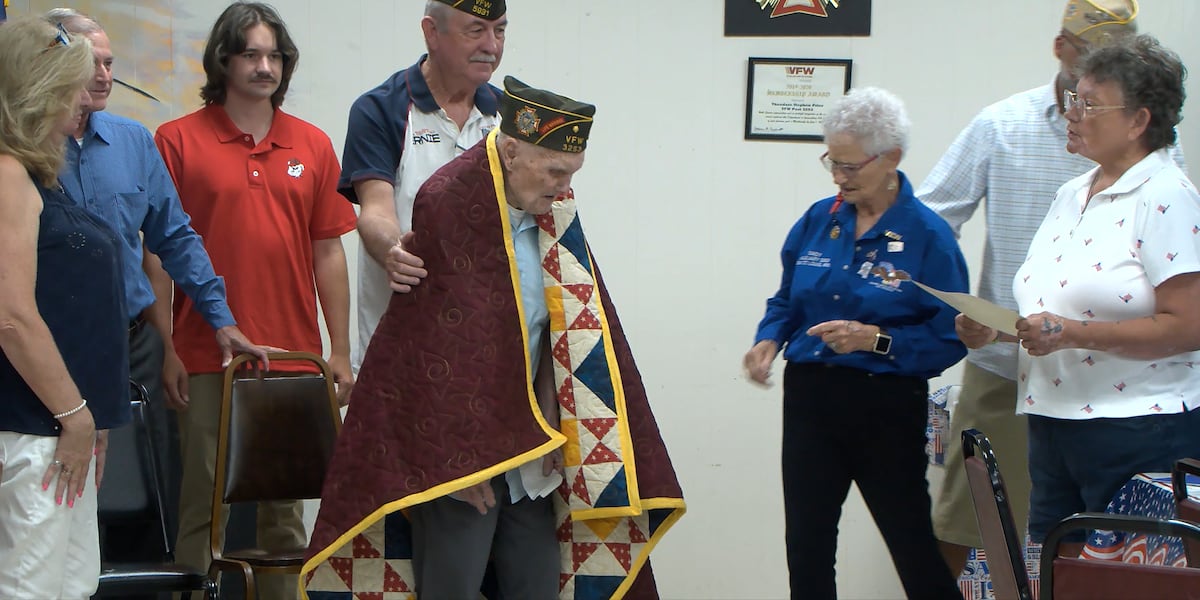 第二次世界大戦の退役軍人、96歳の誕生日に勇気のキルトを贈呈