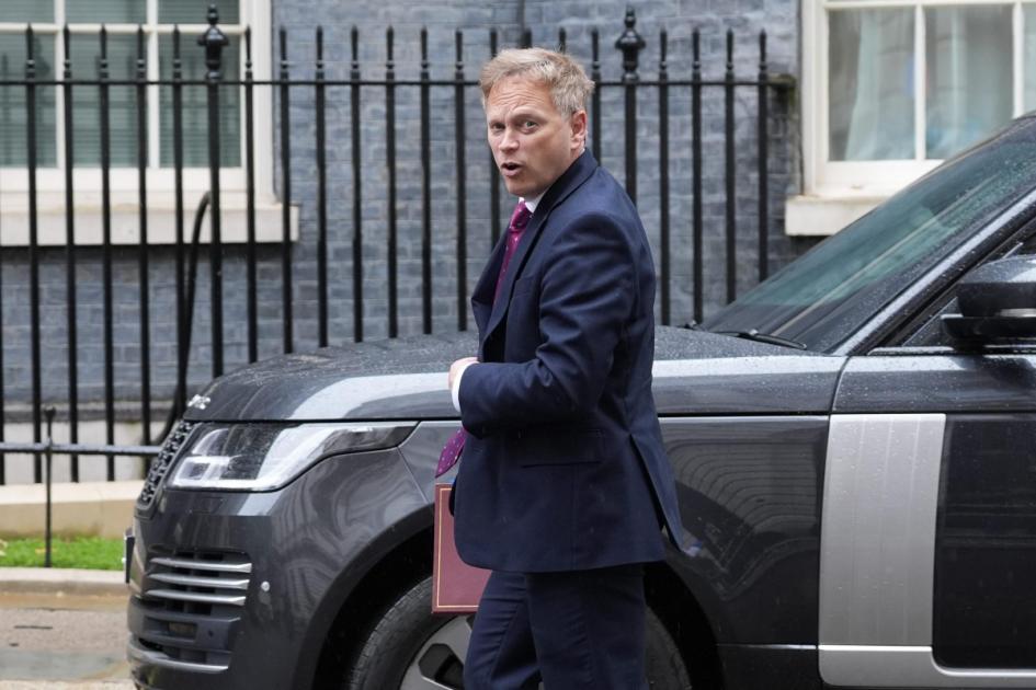 Grant Shapps warnt die schwankenden Tories, dass eine Abstimmung für Nigel Farages Partei „Reform UK“ das Risiko bergen könnte, dass Labour „unkontrollierte“ Macht erhält