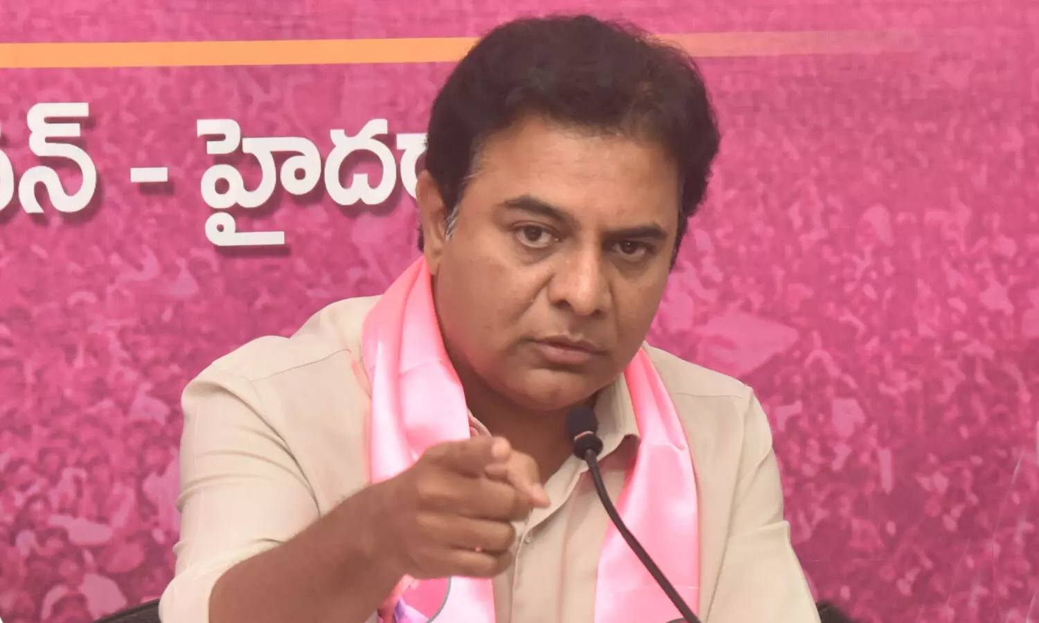 BRS工作主席KT Rama Rao (KTR)表示，國大黨政府將為Peerzadiguda窮人遭受的騷擾支付利息。