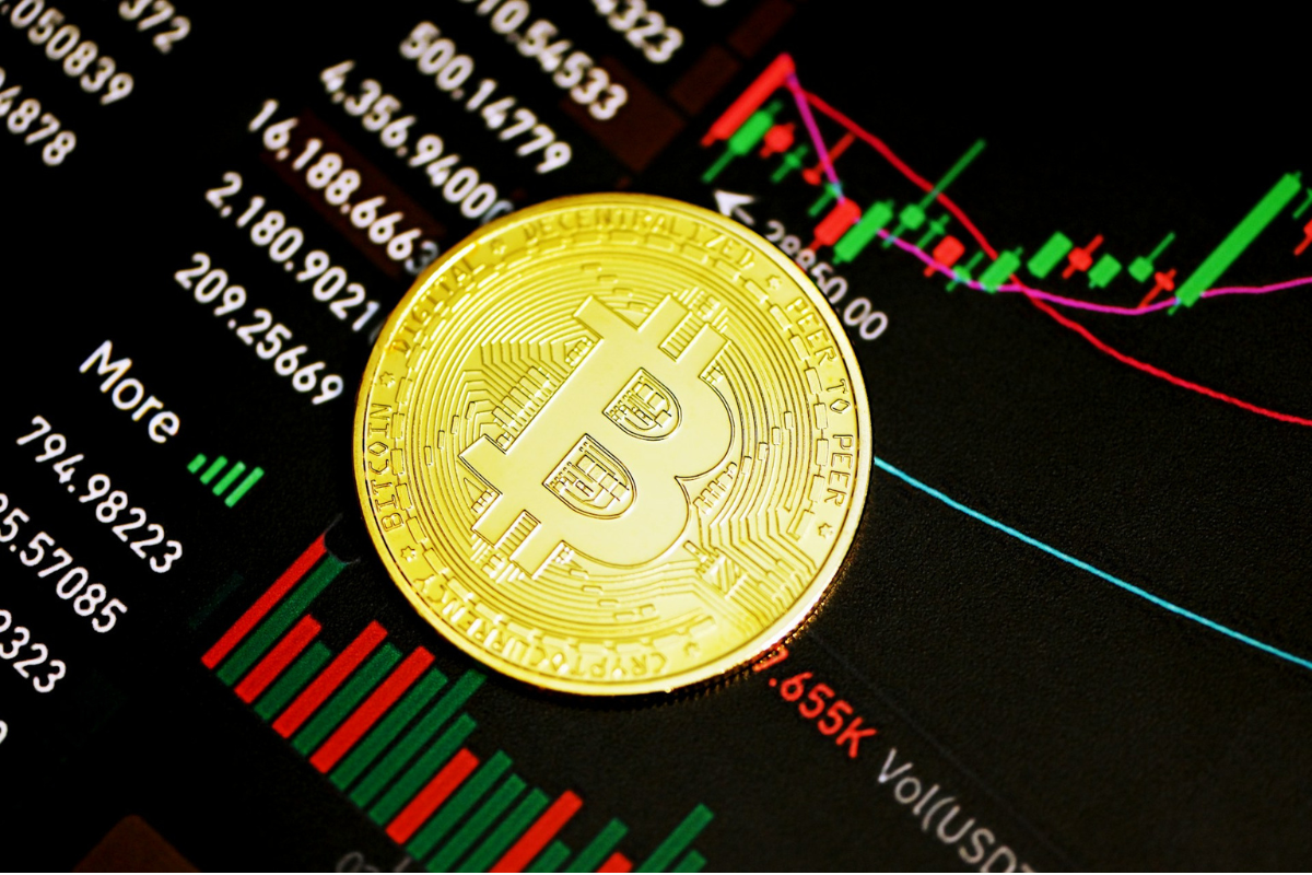 ビットコインとは何か、そして暗号通貨への投資の潜在的なリスク