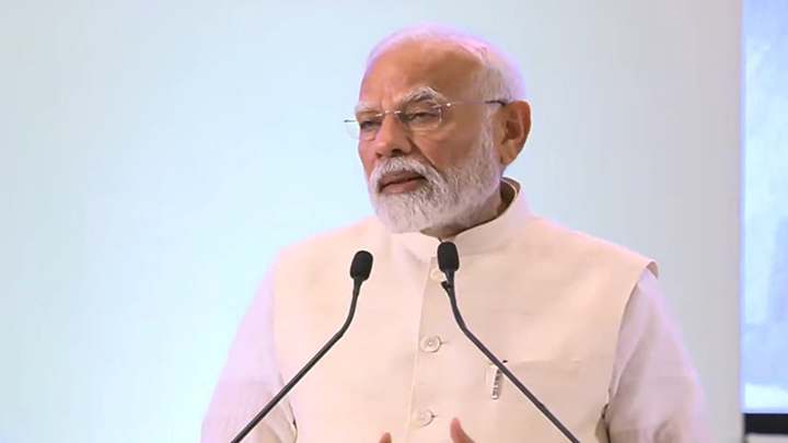 Le Premier ministre Modi dévoile un timbre et une pièce de monnaie commémorant les 75 ans de la création de la Cour suprême de l'Inde