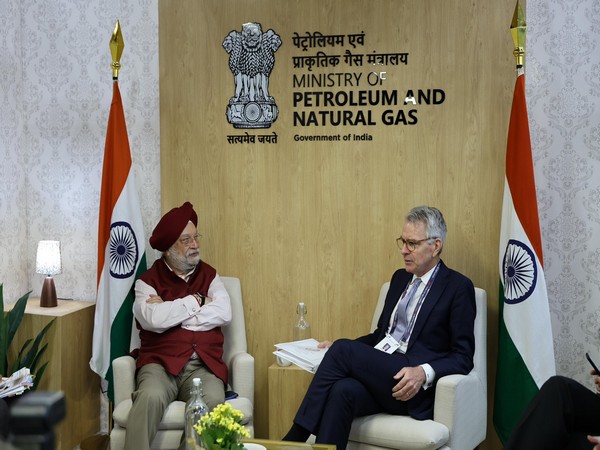 Hardeep Singh Puri Meets US Assistant Secretary of State for Energy Resources Geoffery Pyatt at GasTech 2024 in Houston