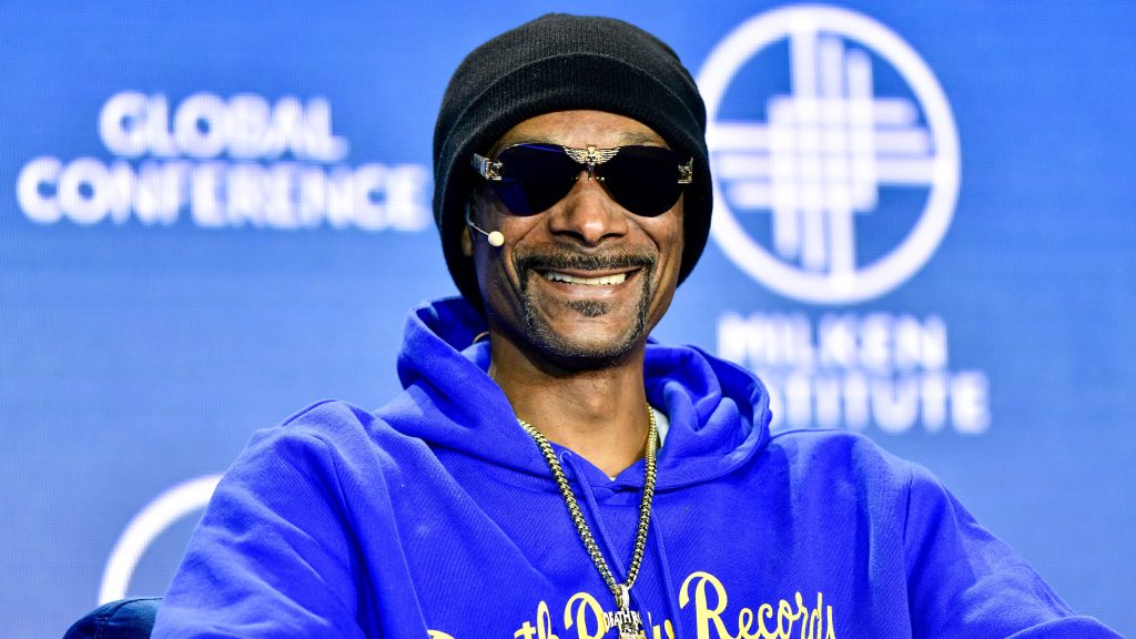 Snoop Dogg décompose le débat entre Kendrick Lamar et Lil Wayne à la mi-temps du Super Bowl