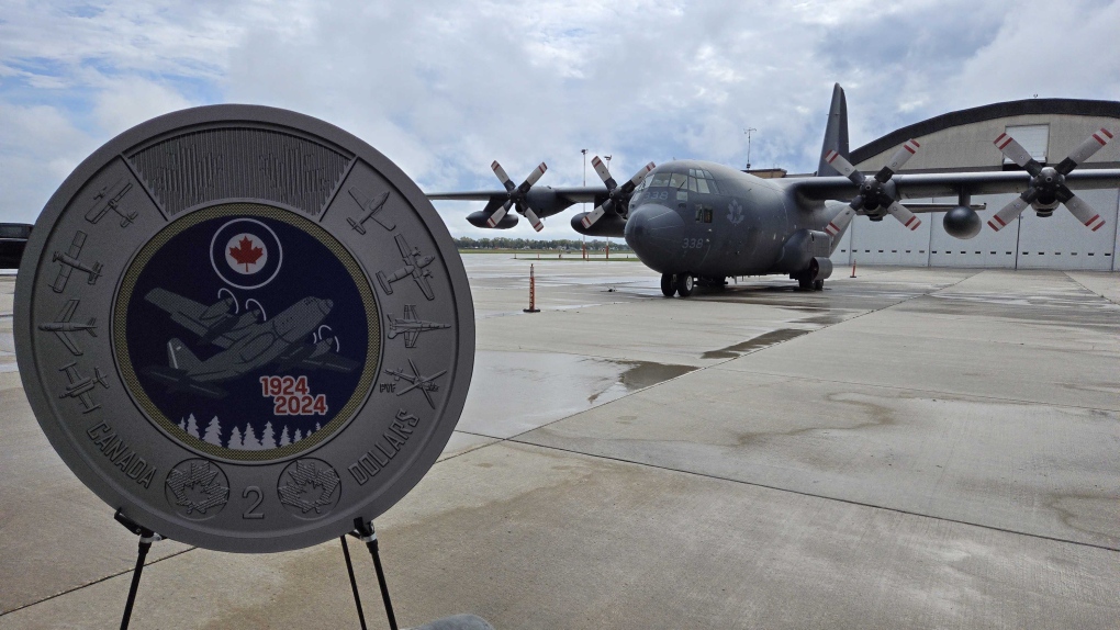 Le nouveau Toonie souligne les 100 ans de service de l'Aviation royale canadienne