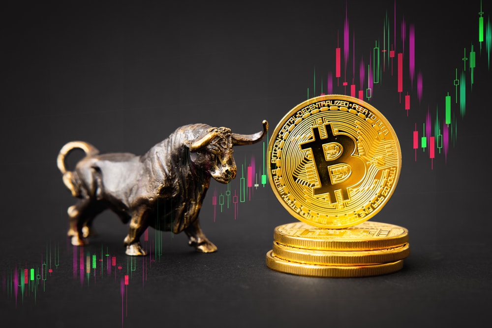 Bitcoin rebondit de 10,7% cette semaine, les traders à découvert liquidés