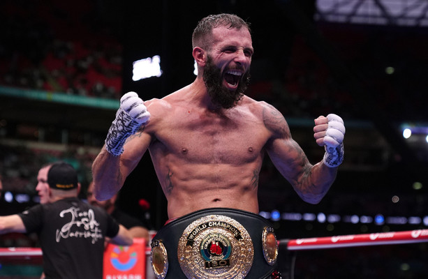 Anthony Cacace bat Josh Warrington pour conserver le titre mondial IBF des super-plumes