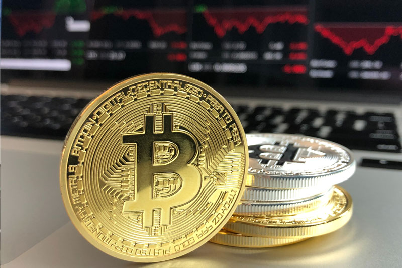 Veteran Trader Peter Brandt Publishes Outlook Examining Bitcoin's (BTC) Performance Relative to Gold