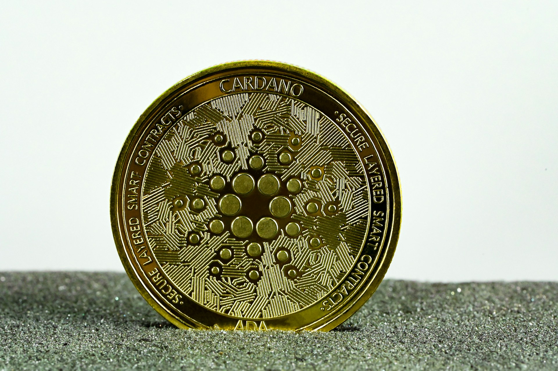 カルダノ (ADA) が 10% 上昇し、暗号通貨リストのトップ 10 に再ランクイン