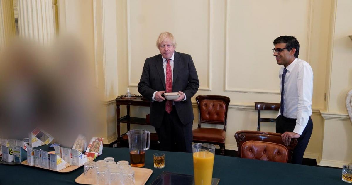 Boris Johnson sagt in einem neuen Auszug aus seinen Memoiren, dass er bei der Partygate-Geburtstagsfeier „keinen Kuchen gesehen“ habe