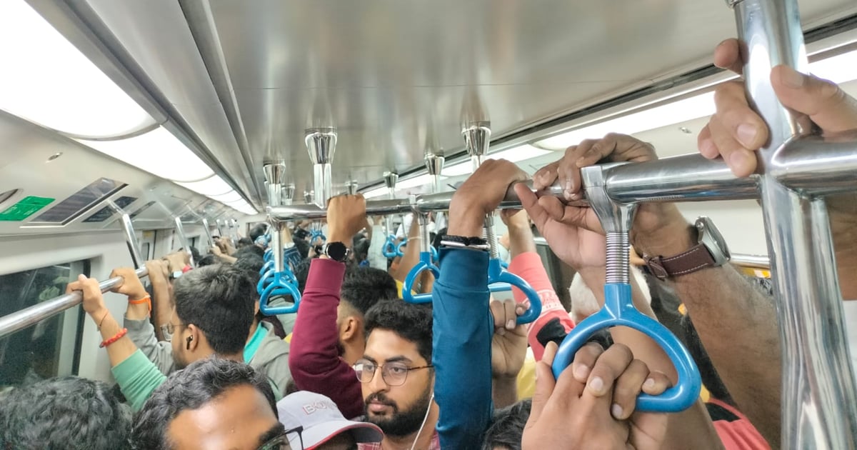 Bankierin verliert Token im U-Bahn-Zug und wird zur Zahlung einer Strafe von 200 Rupien aufgefordert