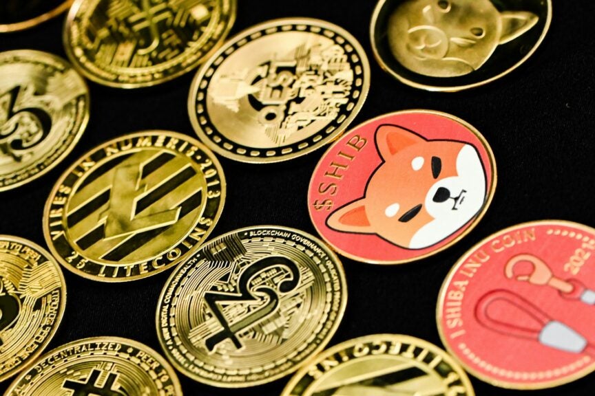 暗号通貨市場の急騰を受け、柴犬（SHIB）が年初来上昇でビットコイン（BTC）とドージコイン（DOGE）を上回る