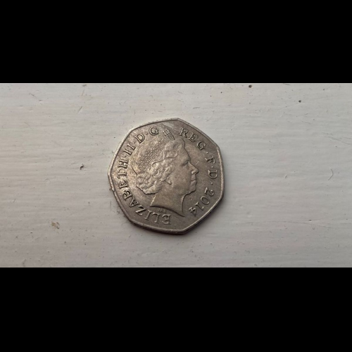 Les Britanniques sont invités à vérifier leurs pièces de 50 pence, car une rare « erreur » de conception pourrait valoir une fortune