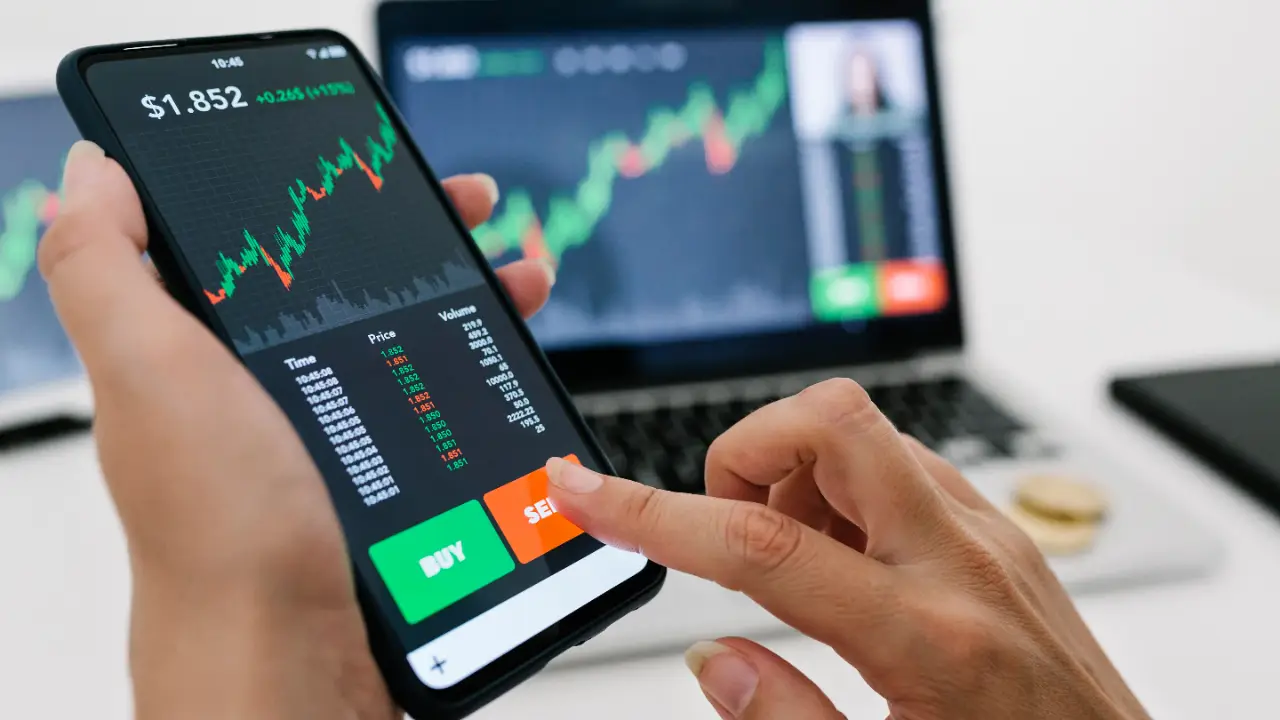 Crypto Prices Resume Today on a Widespread Red Trading Pattern, Bitcoin (BTC) Surges to $66k But Quickly Retraces to $63k