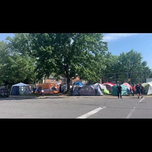 Longueuil démantèle un campement de sans-abri près d'une école primaire