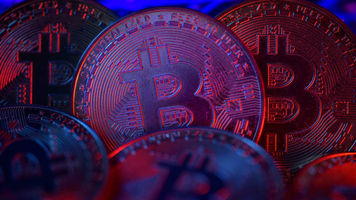 Bitcoin retombe au niveau de 60 000 $, l'Ether glisse de plus de 5 % au début d'un mois difficile