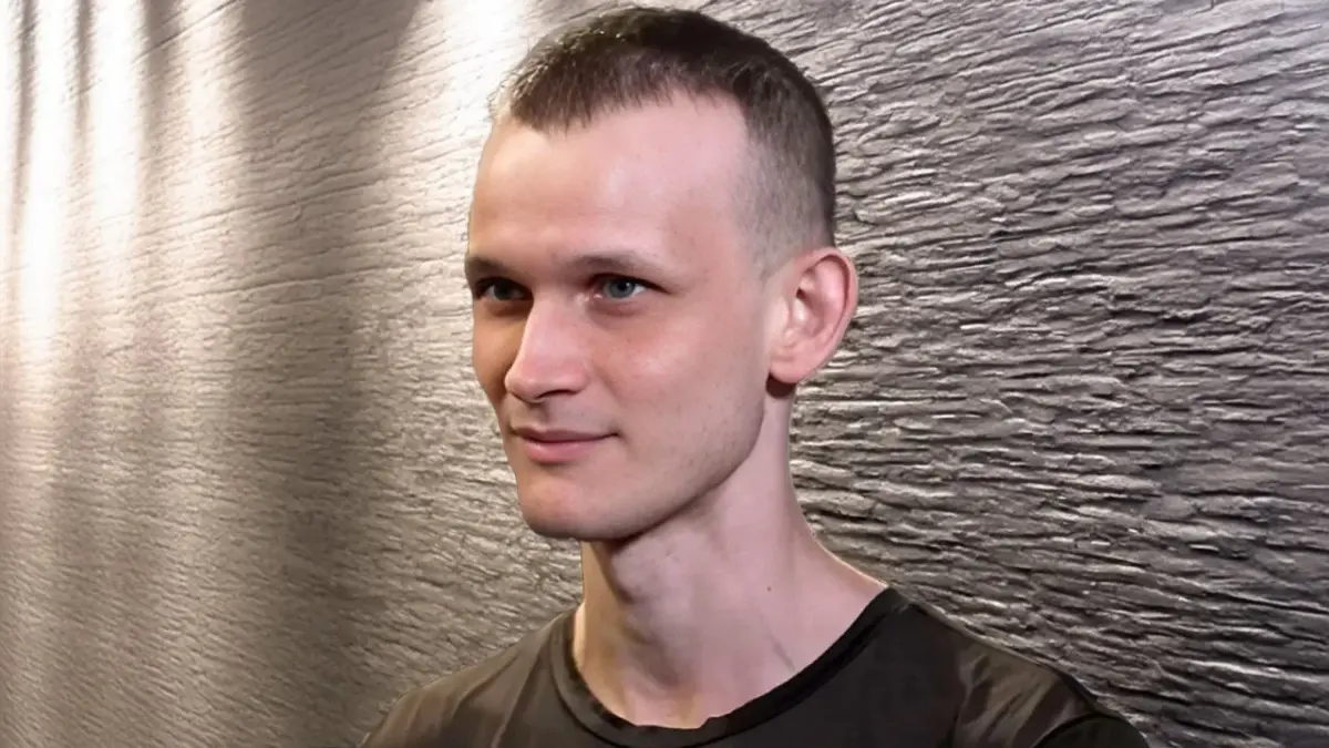 Vitalik Buterin 出售价值 34.1 万美元的 Meme 币，并捐赠 100 ETH 用于释放 Alexey 和 Roman 活动