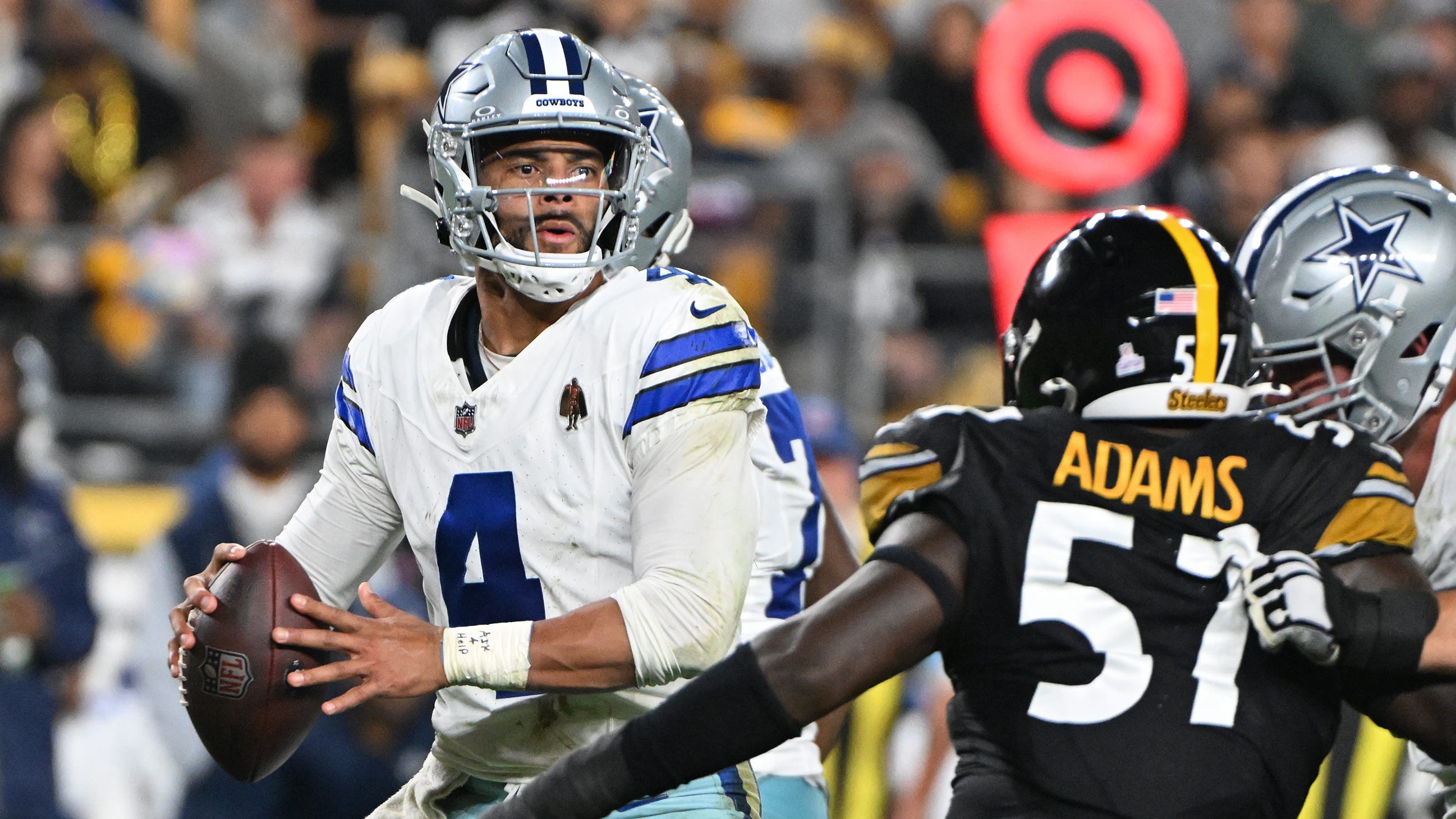 ams were sent to the locker room after lightning was detected in the vicinity of the stadium.output: title: The Dallas Cowboys were unable to find red-zone success during most of their "Sunday Night Football" game against the Pittsburgh Steelers.