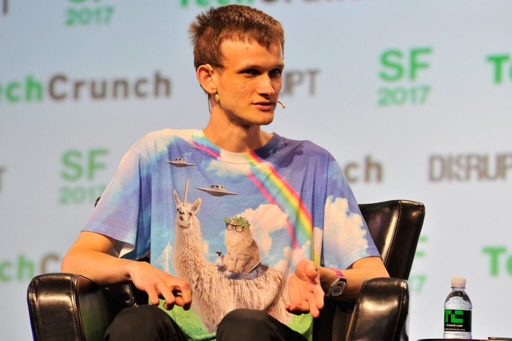 Vitalik Buterin 出售部分 MOONDENG 股份以捐赠给慈善机构