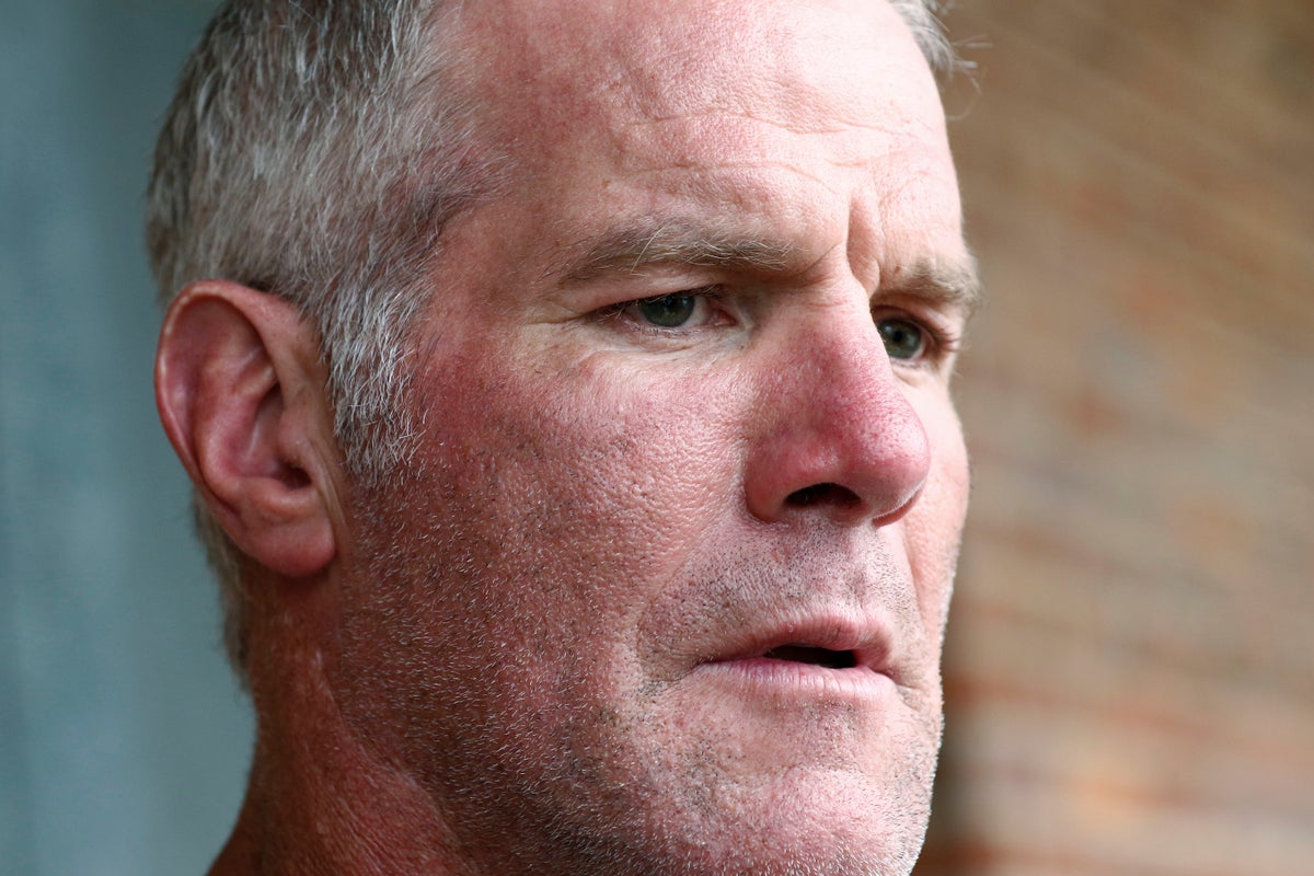 Brett Favre Reveals Parkinson's Disease Diagnosis in Shocking Congress Address