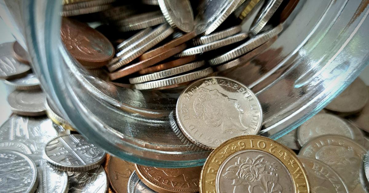 La pièce de 50 pence du saumon de l'Atlantique s'est vendue 49 £ après avoir lancé une mini guerre d'enchères sur le site d'enchères en ligne avec 13 offres placées.