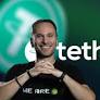 Tether CEO Discloses the Company Holds 82,000 BTC and 48 Tonnes of Gold in Reserves