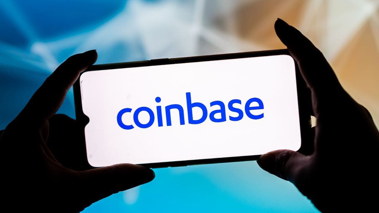 Coinbase Pledges $25 Million to Pro-Crypto Super PAC Fairshake Ahead of 2026 Midterms