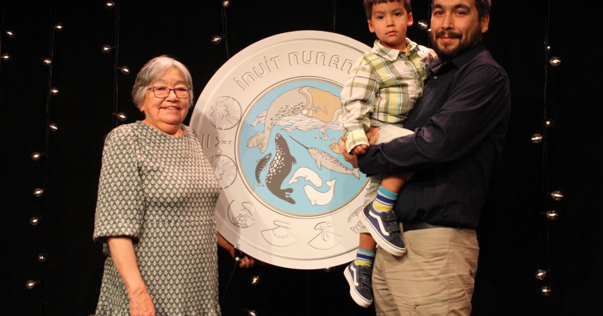 Une nouvelle pièce de 2 $ célèbre la culture inuite et la vaste patrie de l'Inuit Nunangat