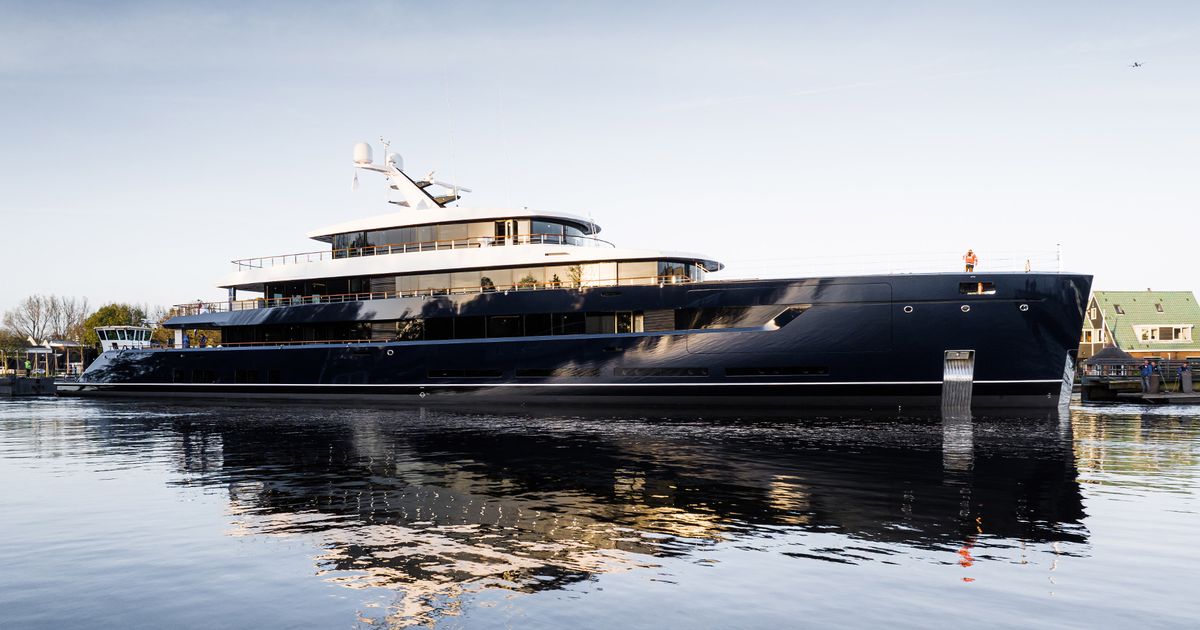 Ce superbe superyacht inspiré d'un hôtel cinq étoiles de luxe à New York est en vente pour 142 millions de livres sterling