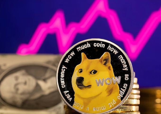 ドージコイン（DOGE）は強気の波を続けているが、どこまで上昇するかについて専門家は意見が分かれている